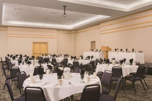 Posada Country Inn & Suites By Radisson, Fergus Falls, Mn