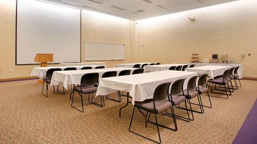 Posada Country Inn & Suites By Radisson, Fergus Falls, Mn