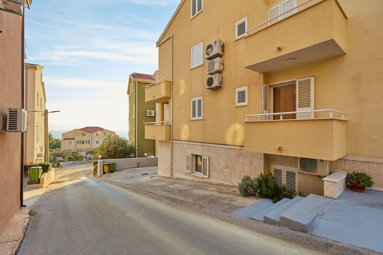 Apartments Zelic Tucepi