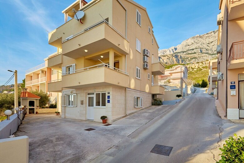 Apartments Zelic Tucepi