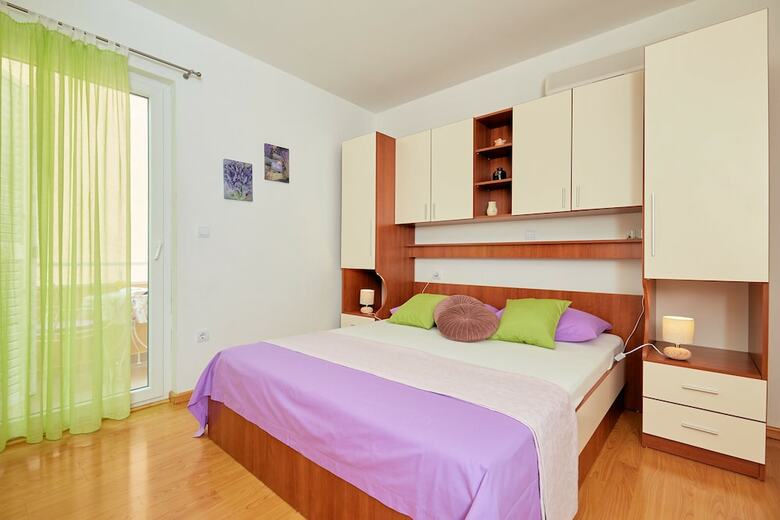 Apartments Zelic Tucepi