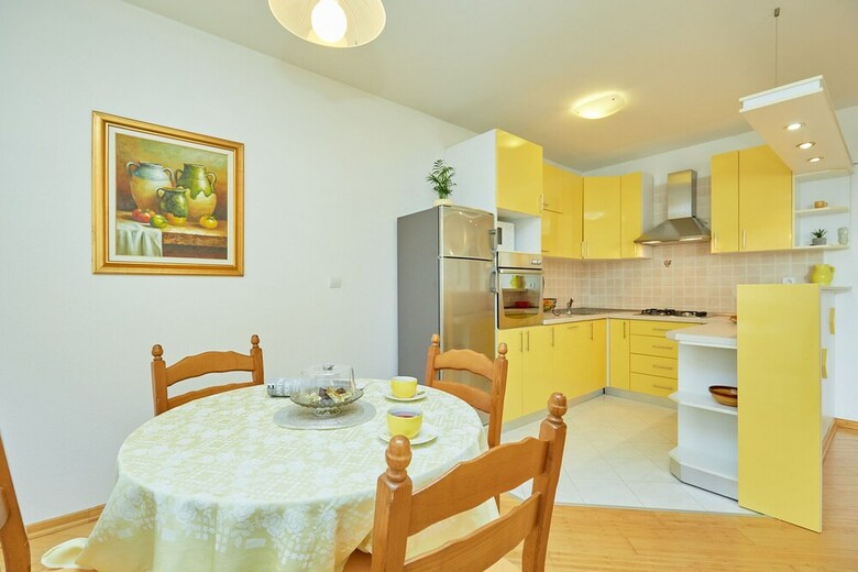 Apartments Zelic Tucepi