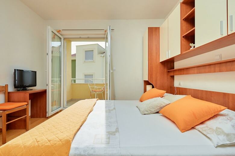 Apartments Zelic Tucepi