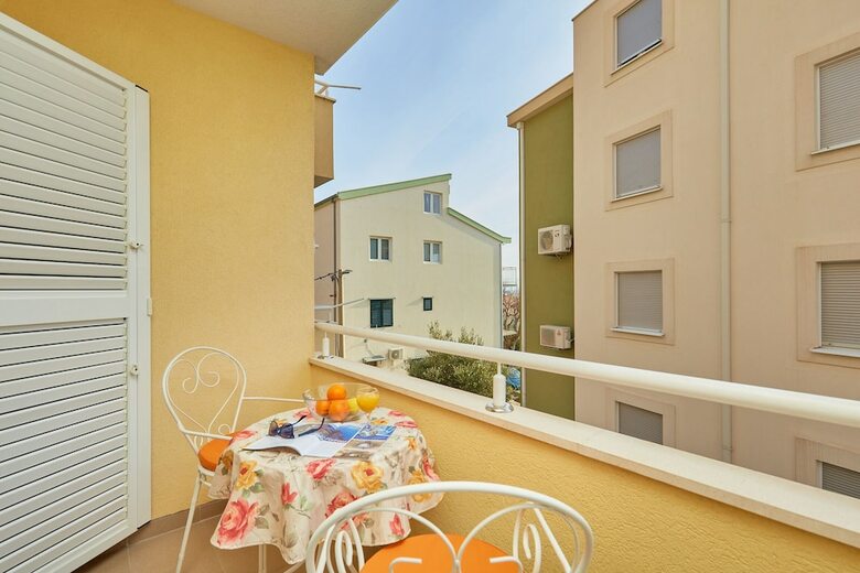 Apartments Zelic Tucepi