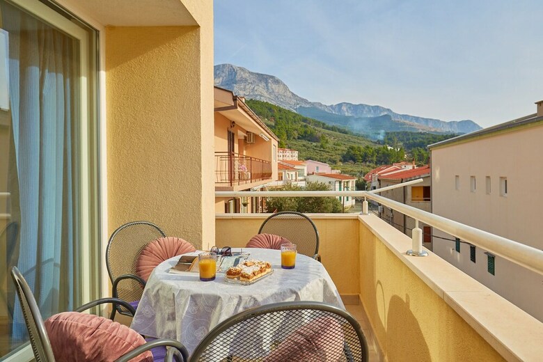 Apartments Zelic Tucepi