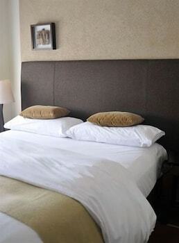Hotel Tayka Suites