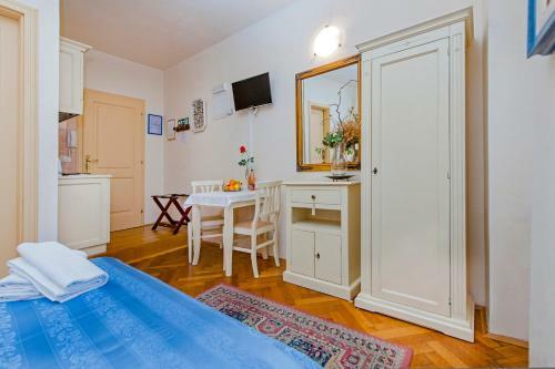 Hostal Residence La Carera