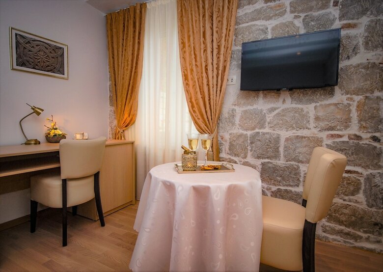Hostal Lanterna Rooms