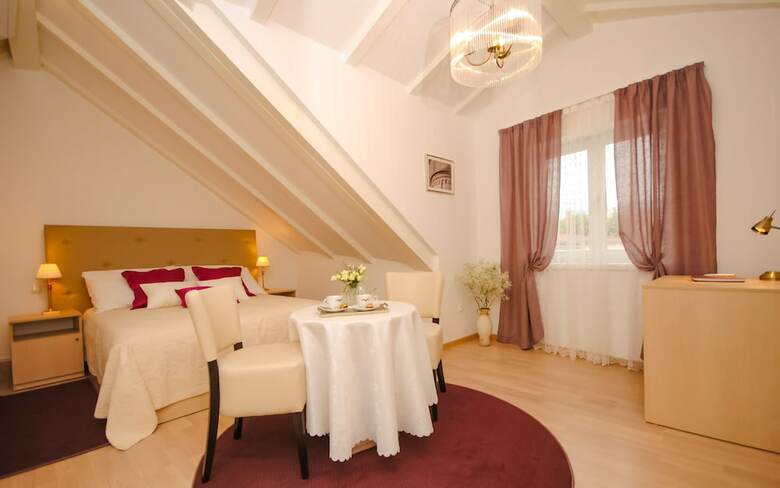Hostal Lanterna Rooms