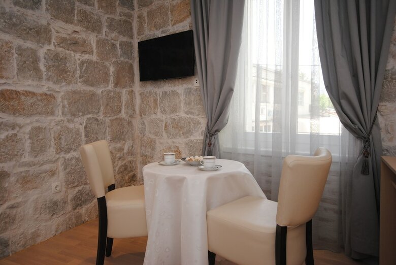 Hostal Lanterna Rooms