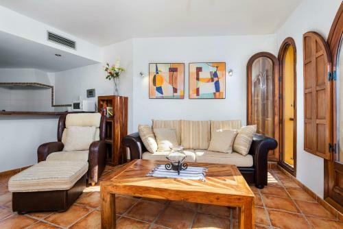 Punta Prima Apartment Sleeps 4 Pool Air Con Wifi
