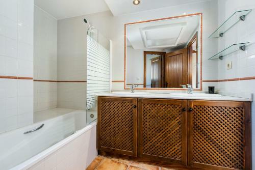 Punta Prima Apartment Sleeps 4 Pool Air Con Wifi