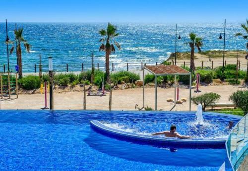 Punta Prima Apartment Sleeps 4 Pool Air Con Wifi