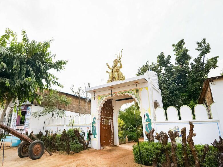 Hotel Oyo 26645 Vaishnav Village Camps