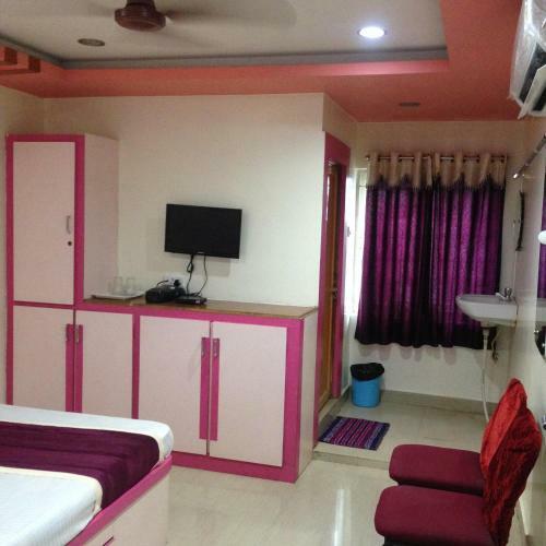 Lodge Ushasree Residency