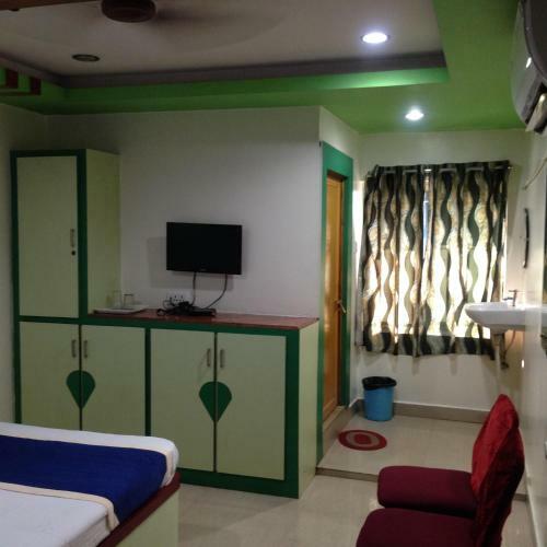 Lodge Ushasree Residency