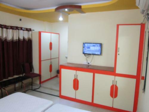 Lodge Ushasree Residency