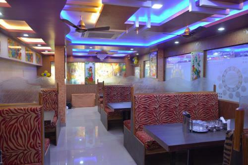 Lodge Ushasree Residency