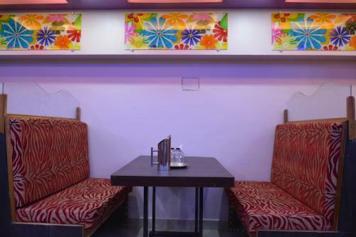 Lodge Ushasree Residency
