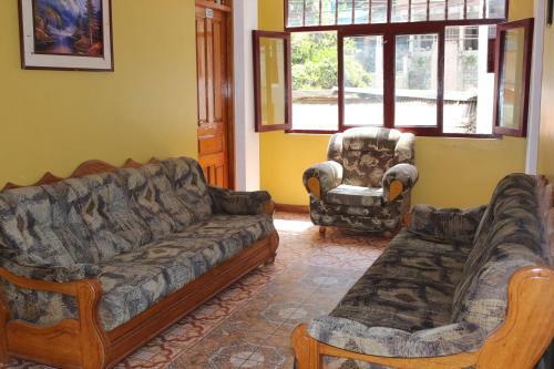 Hostal Dennys House