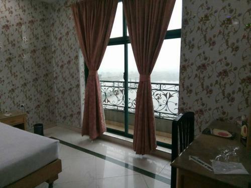 Tulip Riverside Hotel