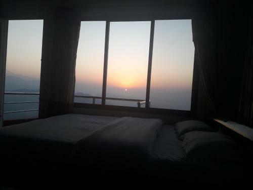 Hotel Himalayan Crown Lodge