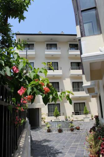 Hotel Tuki Resort