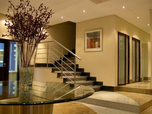 Hotel 2001