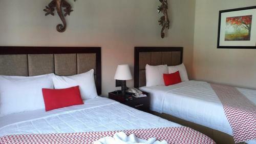 Hotel Ramada By Wyndham Tikal Isla De Flores