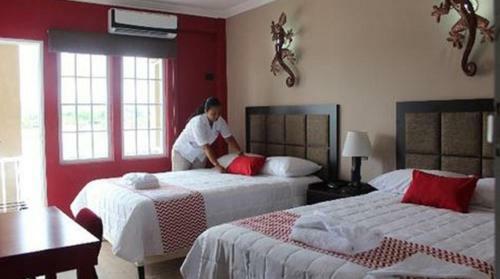 Hotel Ramada By Wyndham Tikal Isla De Flores