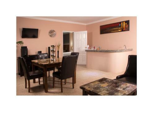 Hotel Ramada By Wyndham Tikal Isla De Flores