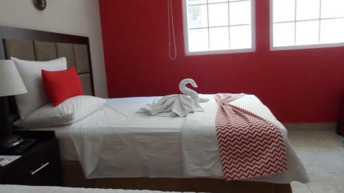 Hotel Ramada By Wyndham Tikal Isla De Flores