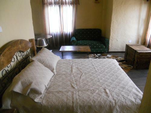 Hostal Arequ Guest House