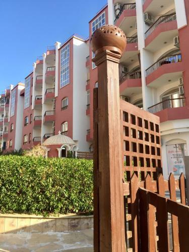 Desert Pearl Apartment