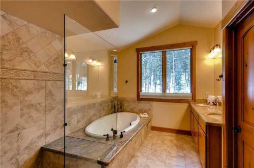 Snowshoe Chalet