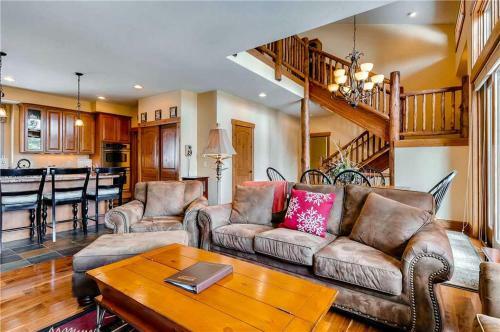 Snowshoe Chalet