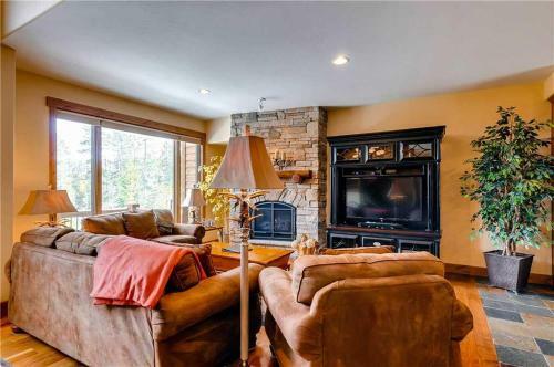 Snowshoe Chalet