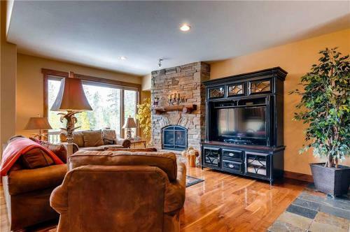 Snowshoe Chalet