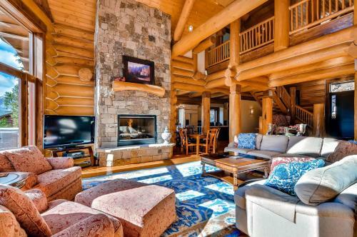 Goldenview Lodge