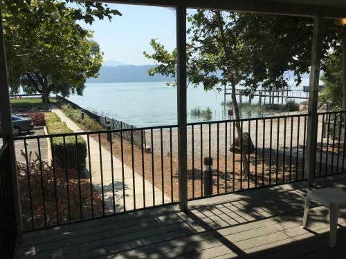 Hotel Clear Lake Cottages & Marina