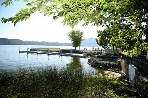 Hotel Clear Lake Cottages & Marina