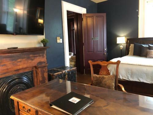 Hotel Lyons Twin Mansions