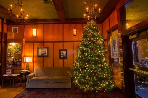 Mcmenamins Gearhart Hotel