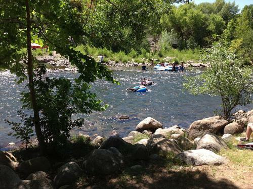 Posada Kern Riverfront Lodge