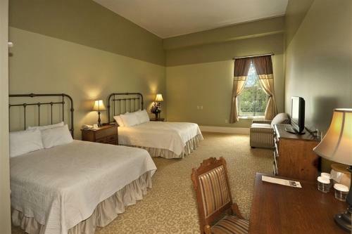Historic Plaza Hotel