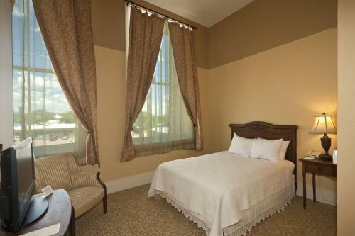 Historic Plaza Hotel