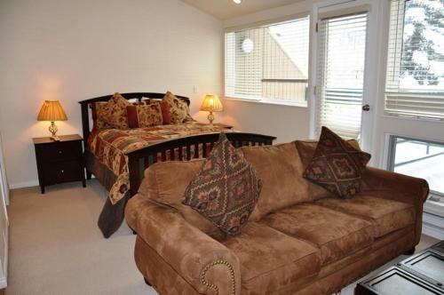 Cute And Convenient Studio In East Vail With Hot Tub Access.