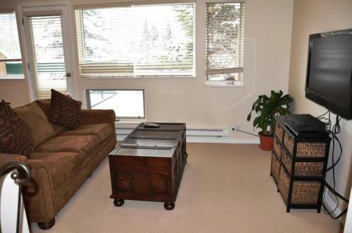 Cute And Convenient Studio In East Vail With Hot Tub Access.