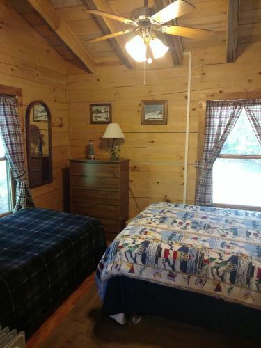 Crossroads Motel & Cabins