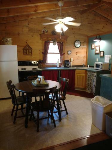 Crossroads Motel & Cabins